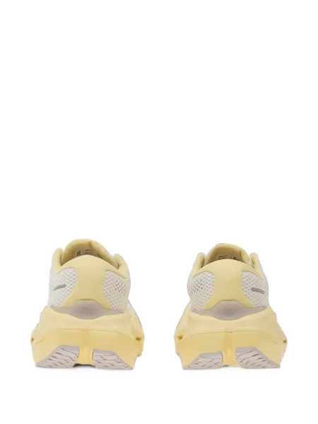 Sneakerși On