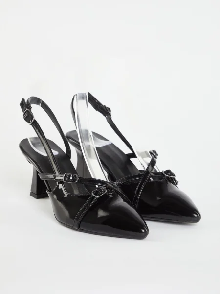 Lakirane balerinke Trendyol z zaponko črna