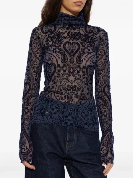 Top Off-white cu model paisley alb