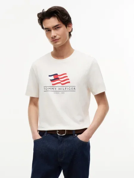TOMMY HILFIGER Póló MAIN FLAG elefántcsont / tengerészkék piros