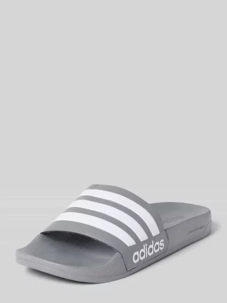 Klapki z napisem z logo Adidas