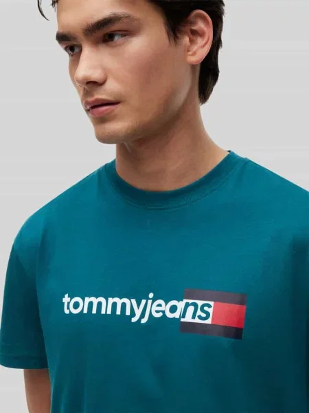 T-shirt o kroju regular fit z czystej bawełny Tommy Jeans