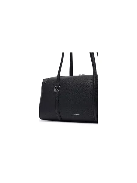 Kabelka Calvin Klein Emblem Hw Pebble Doctor Shoulder čierna