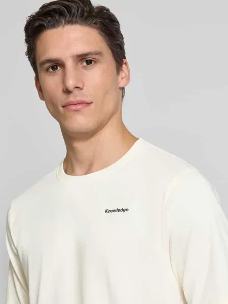 T-shirt o kroju Regular Fit z nadrukiem z logo Knowledgecotton Apparel biała