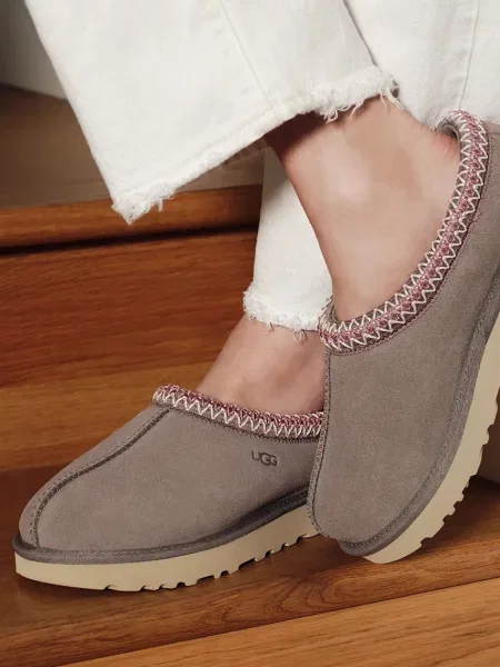 UGG пантофи дамски от велур W Tasman II сиво