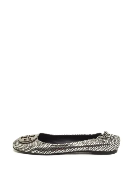 Balerina Tory Burch autogrammal