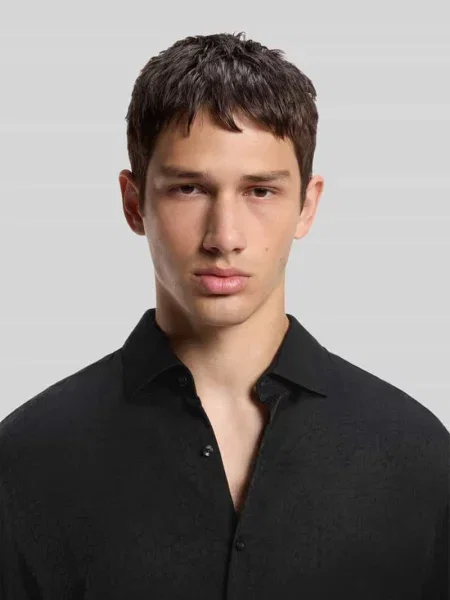 Koszula o kroju slim fit biznesowa z z żakardową strukturą model KENNO' Hugo czarna