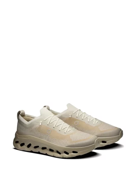 Sneakerși On