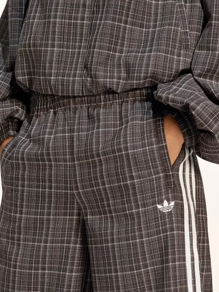 Adidas Originals Teplákové Kalhoty Check tmavě / bílá hnědá