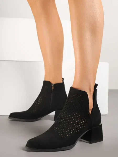 Ghete din piele ecologică cu decupaje decorative pe tocul cu detaliu metalic Naetha negre