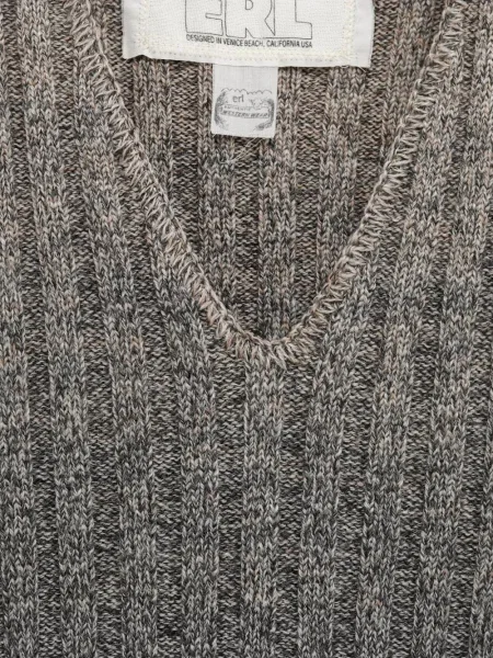 Žebrovaná košile Erl s výstřihem do v šedá