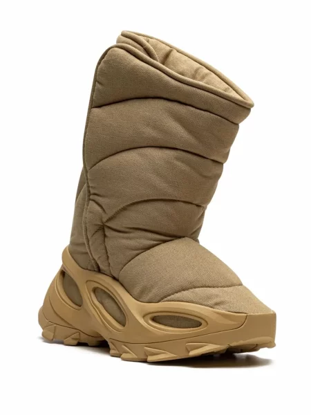 Auliniai batai Adidas Yeezy izoliuoti