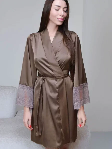 Атласный женский халатик коричневий
