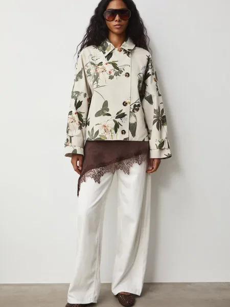 Medicine krótki trencz beżowy