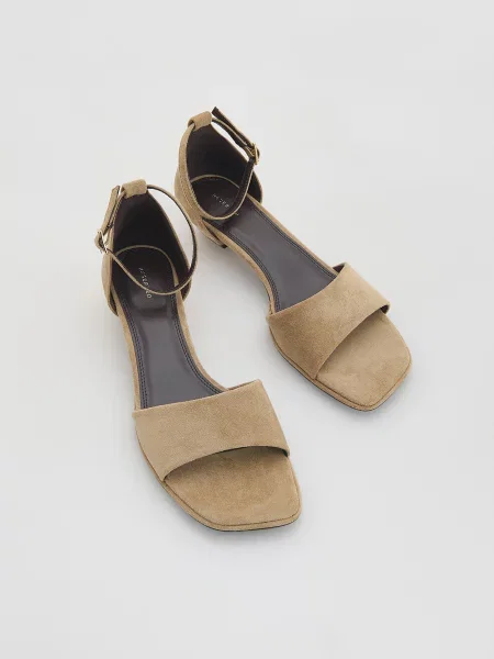 Босоножки Reserved на высоком каблуке бежевые