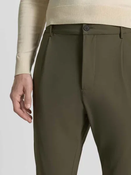 Spodnie w kroju slim fit z z lamówką na pośladkach Cruna