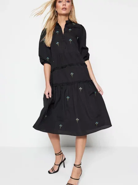 Haftowana sukienka maxi Trendyol czarna