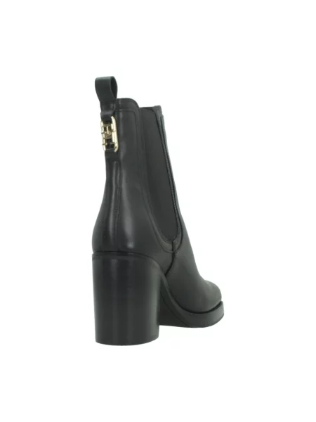 Chelsea boots Tommy Hilfiger s hranatými špičkami čierna