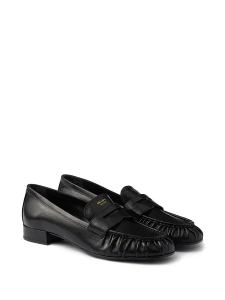 Pantofi loafer Prada din piele plisate negru
