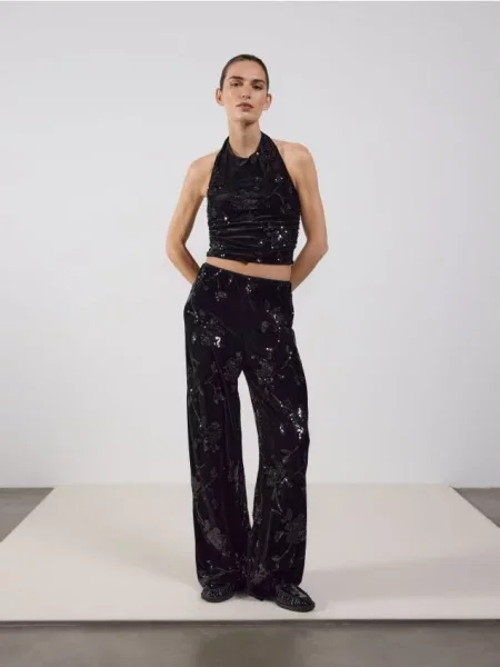 Reserved Топ-халтер з паєтками чорний