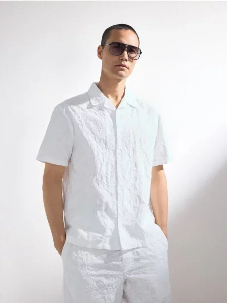 Reserved Cămașă cu croială regular și broderie alb