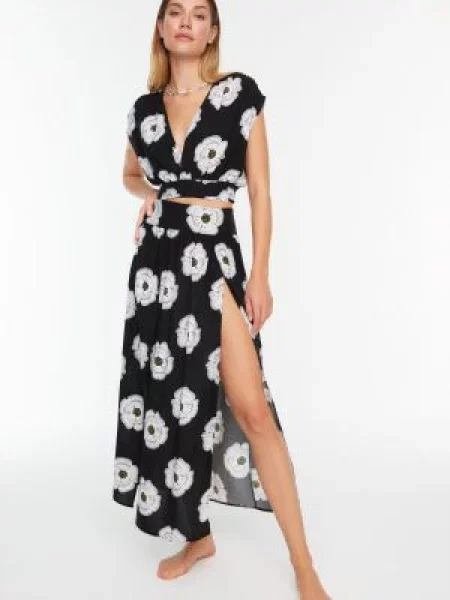 Top Trendyol cu model floral negru