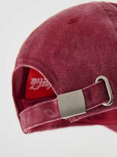 Кепка Reserved красная