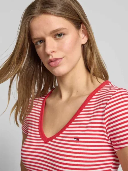 T-shirt o kroju slim fit z mieszanki bawełny Tommy Jeans czerwona