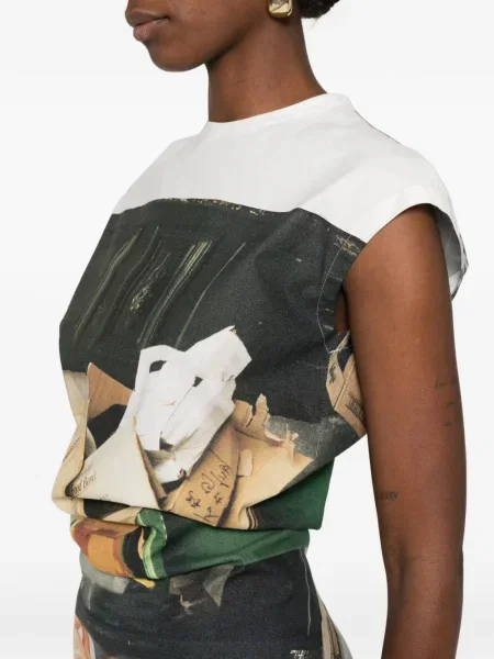 Rochie Issey Miyake cu imagine streetstyle alb