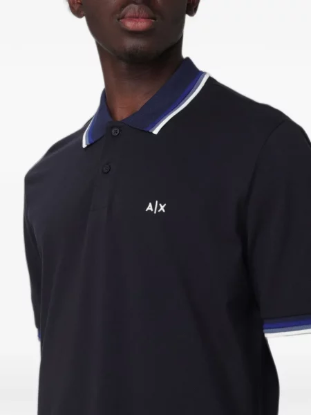 Поло тениска Armani Exchange бродирана синьо