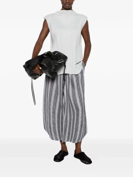 Top Pleats Please Issey Miyake fără mâneci gri