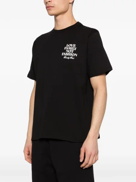 Tričko Family First s potiskem s kulatým výstřihem černé