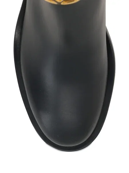 Botine Valentino Garavani cu cataramă negru