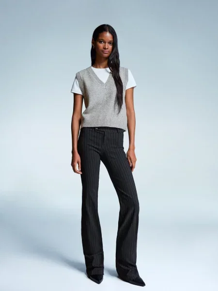 Bershka Kamizelka Z Dekoltem W Serek Soft Touch Kobieta L szary