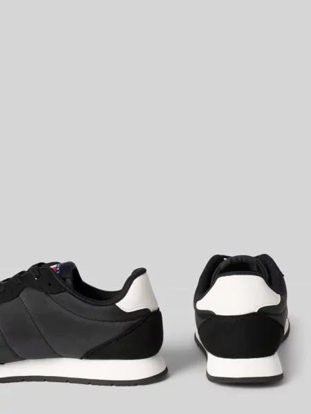 Sneakersy o niskim kroju z wytłaczanym logo model CLASSIC RUNNER' Tommy Jeans czarne