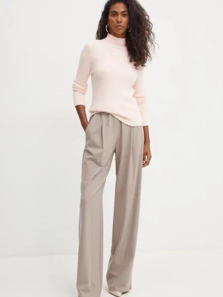 Guess sweter lekki z półgolfem różowy