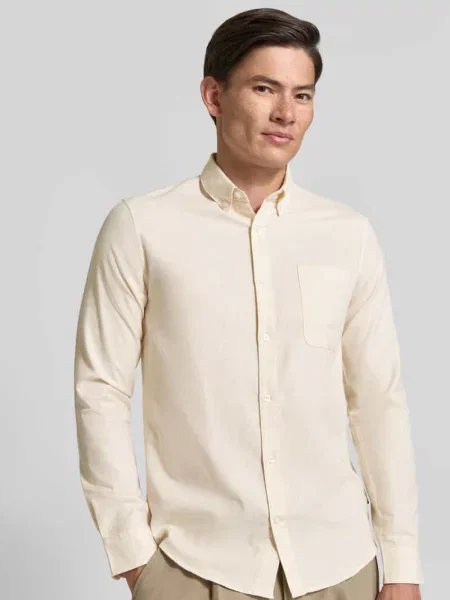 Koszula casualowa o kroju slim fit z mieszanki bawełny Matinique biała