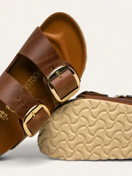 Pantofi Birkenstock din piele cu cataramă maro