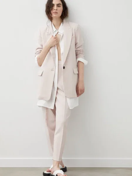 Bruuns Bazaar sacou roz un singur rand de neted gri