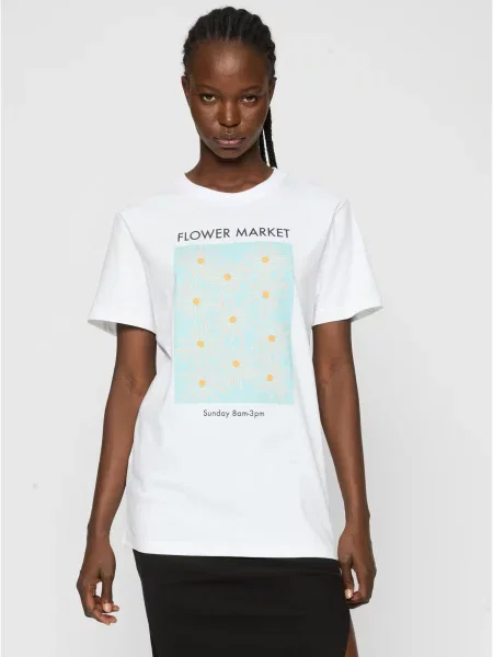 Majica Mister Tee s cvetličnim vzorcem bela