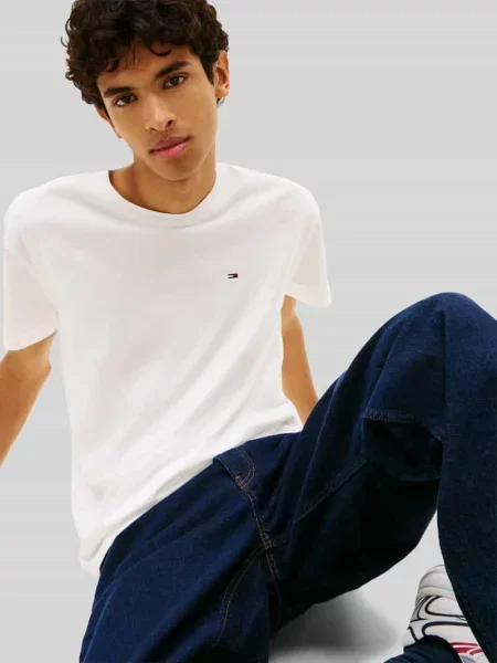 T-shirt o kroju regular fit z czystej bawełny Tommy Jeans biała