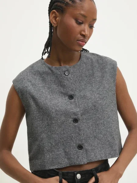 Елек Answear Lab с уголемена кройка сиво