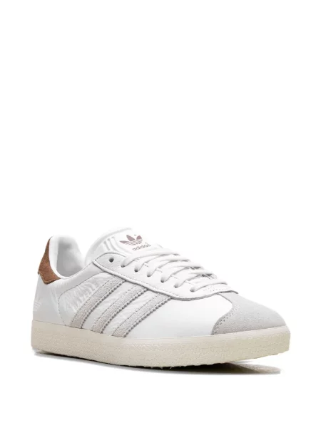 Sneakerși Adidas Gazelle cu dungi din piele de căprioară alb