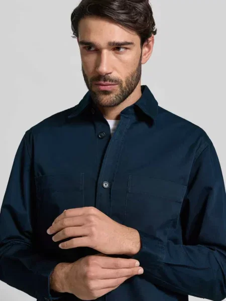 Krój relaxed fit koszula-kurtka z czystej Model Boss niebieska