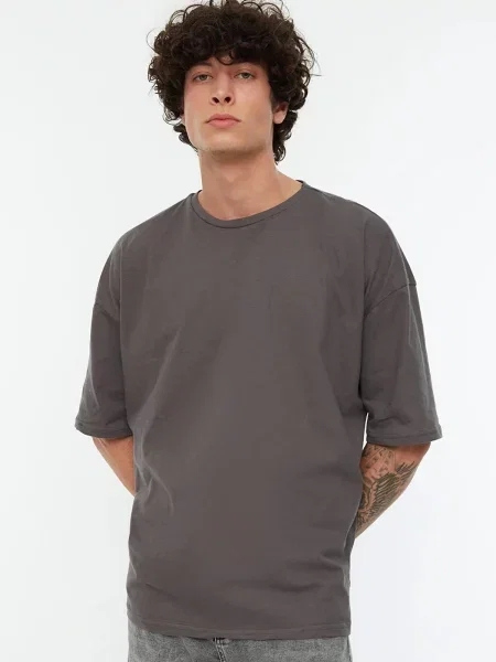 Tricou Trendyol cu mâneci scurte cu decolteu rotund gri