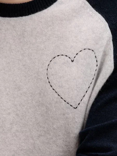 Pulover From Future cu motiv cu inimi gri
