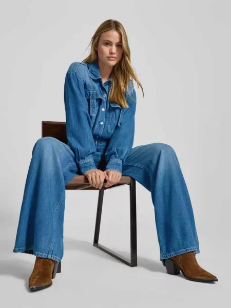 Kombinezon z imitacji denimu z na piersi Guess niebieski