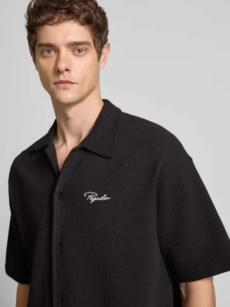 Koszula casualowa o kroju relaxed fit z fakturowanym wzorem model ‘SIGNAR’ Pegador czarna