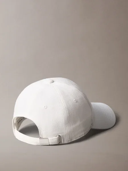 Calvin Klein kapa s šiltom bela