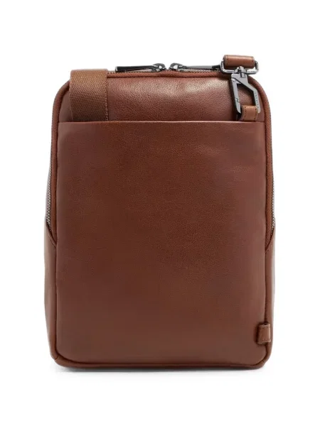 Kožna crossbody torba Piquadro s autogramom smeđa